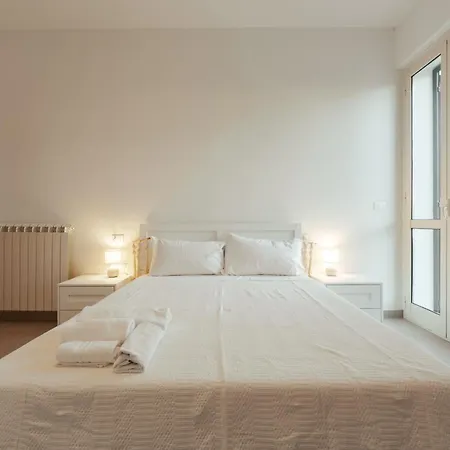 The White House 3*